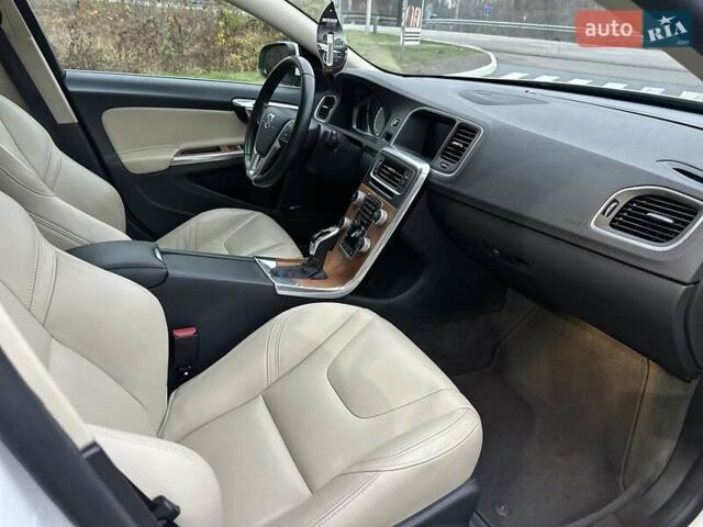 Белый Вольво С60, объемом двигателя 2 л и пробегом 156 тыс. км за 14500 $, фото 26 на Automoto.ua