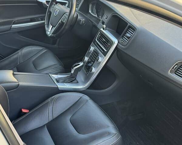 Белый Вольво С60, объемом двигателя 1.97 л и пробегом 102 тыс. км за 12400 $, фото 11 на Automoto.ua