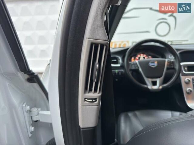 Белый Вольво С60, объемом двигателя 1.97 л и пробегом 158 тыс. км за 15500 $, фото 32 на Automoto.ua