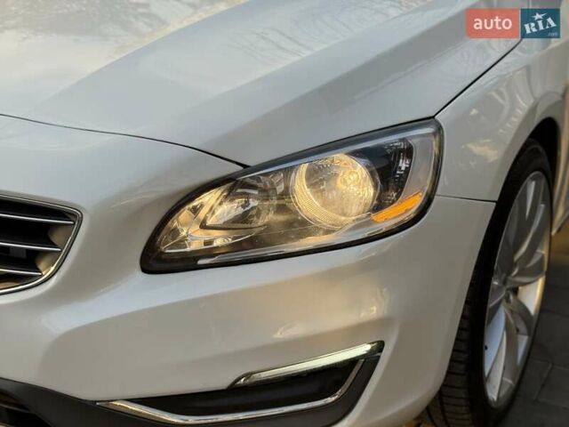 Белый Вольво С60, объемом двигателя 1.97 л и пробегом 158 тыс. км за 15500 $, фото 4 на Automoto.ua