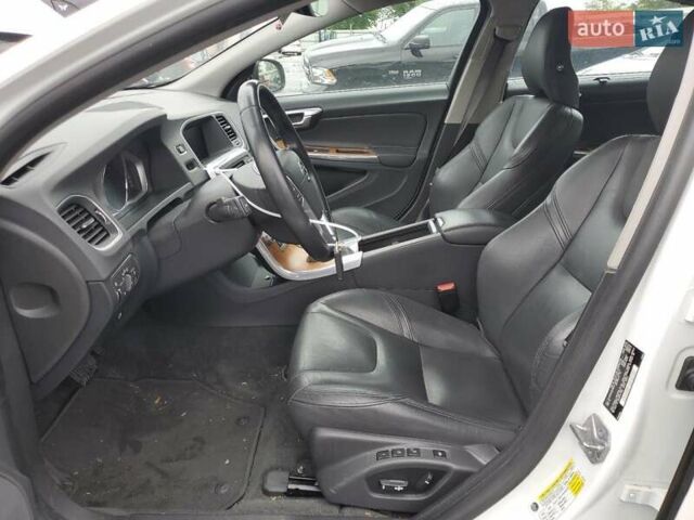 Белый Вольво С60, объемом двигателя 2 л и пробегом 109 тыс. км за 3000 $, фото 6 на Automoto.ua