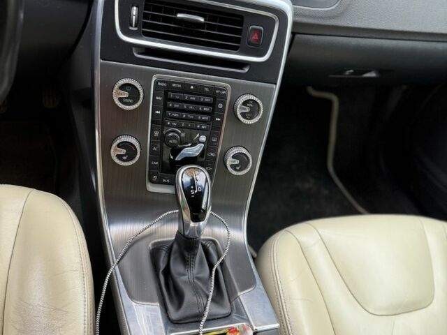 Белый Вольво С60, объемом двигателя 2 л и пробегом 211 тыс. км за 12100 $, фото 17 на Automoto.ua