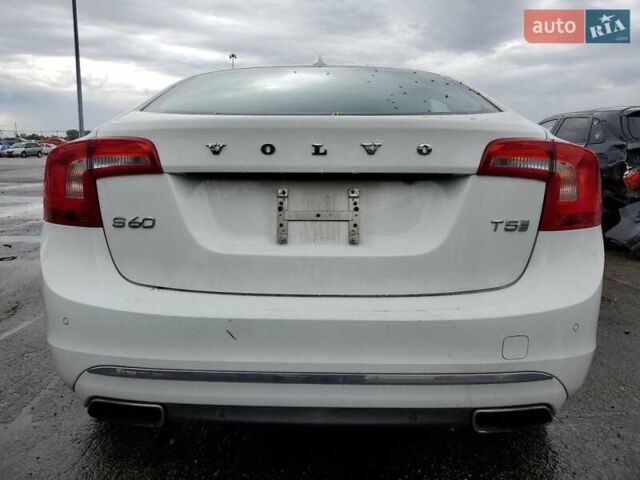 Белый Вольво С60, объемом двигателя 2 л и пробегом 109 тыс. км за 3000 $, фото 5 на Automoto.ua