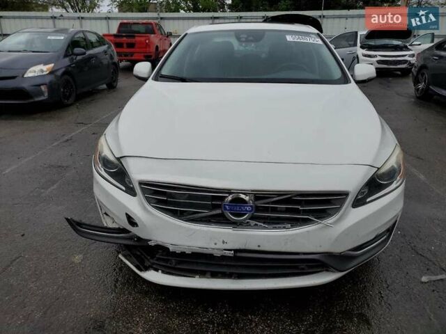 Белый Вольво С60, объемом двигателя 2 л и пробегом 109 тыс. км за 3000 $, фото 4 на Automoto.ua