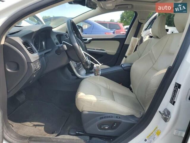 Белый Вольво С60, объемом двигателя 2 л и пробегом 56 тыс. км за 3000 $, фото 6 на Automoto.ua