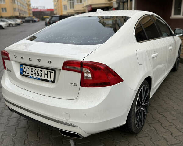 Белый Вольво С60, объемом двигателя 2 л и пробегом 211 тыс. км за 12100 $, фото 1 на Automoto.ua