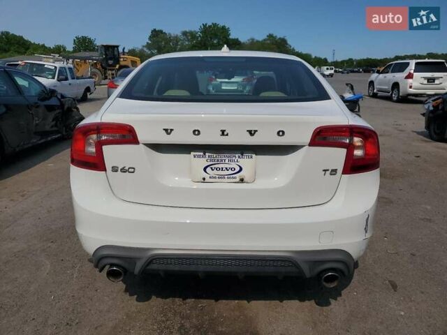 Белый Вольво С60, объемом двигателя 2 л и пробегом 56 тыс. км за 3000 $, фото 5 на Automoto.ua