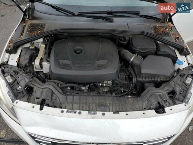 Белый Вольво С60, объемом двигателя 2 л и пробегом 109 тыс. км за 3000 $, фото 10 на Automoto.ua