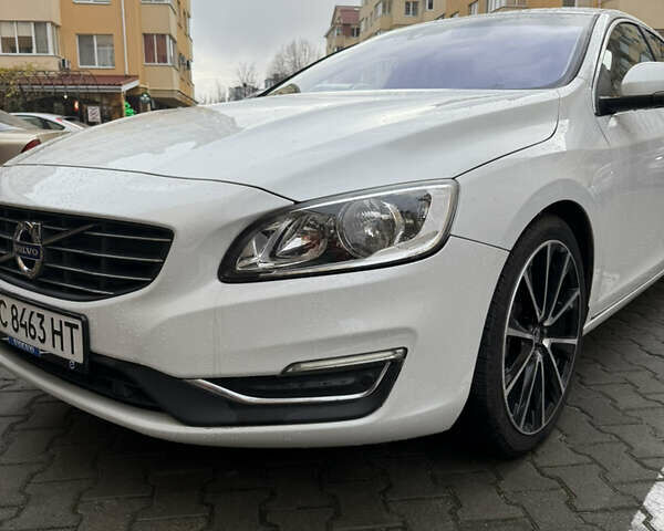 Белый Вольво С60, объемом двигателя 2 л и пробегом 211 тыс. км за 12100 $, фото 23 на Automoto.ua