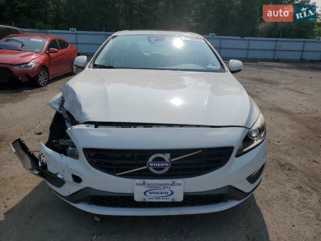 Белый Вольво С60, объемом двигателя 2 л и пробегом 56 тыс. км за 3000 $, фото 4 на Automoto.ua