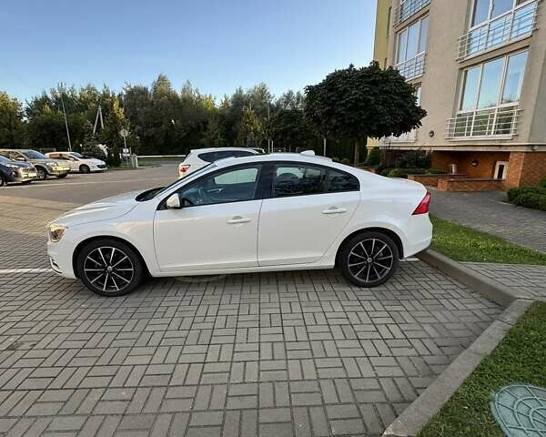 Белый Вольво С60, объемом двигателя 1.97 л и пробегом 102 тыс. км за 12400 $, фото 6 на Automoto.ua