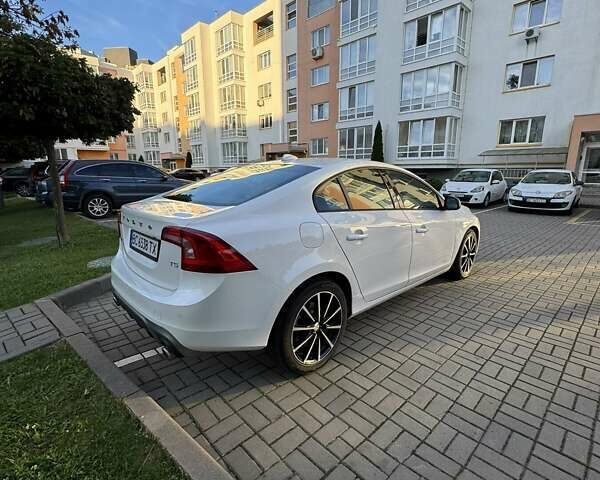 Белый Вольво С60, объемом двигателя 1.97 л и пробегом 102 тыс. км за 12400 $, фото 4 на Automoto.ua