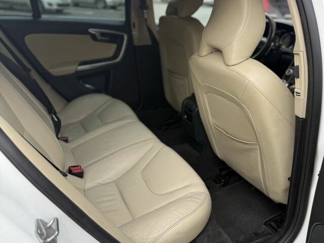 Белый Вольво С60, объемом двигателя 2 л и пробегом 211 тыс. км за 12100 $, фото 14 на Automoto.ua