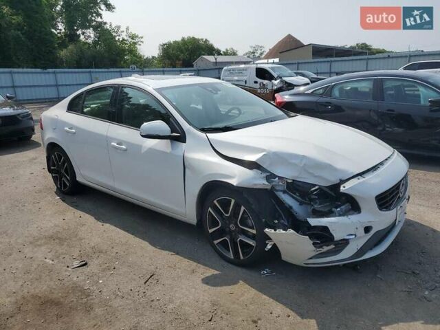 Белый Вольво С60, объемом двигателя 2 л и пробегом 56 тыс. км за 3000 $, фото 3 на Automoto.ua