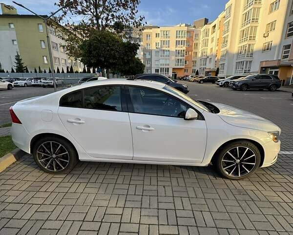 Белый Вольво С60, объемом двигателя 1.97 л и пробегом 102 тыс. км за 12400 $, фото 3 на Automoto.ua