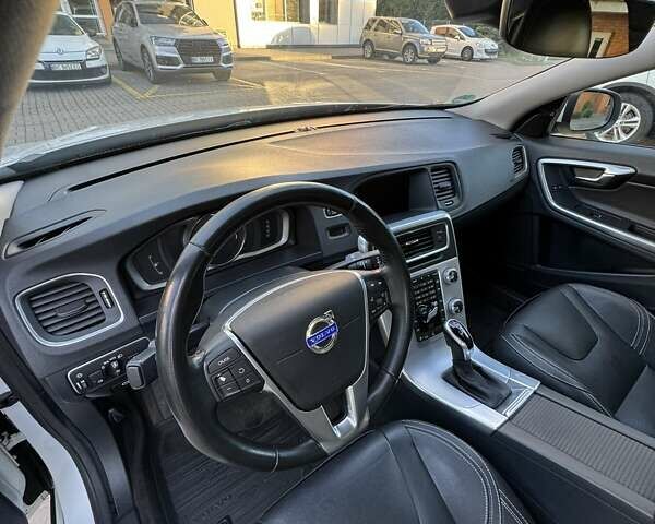 Белый Вольво С60, объемом двигателя 1.97 л и пробегом 102 тыс. км за 12400 $, фото 10 на Automoto.ua