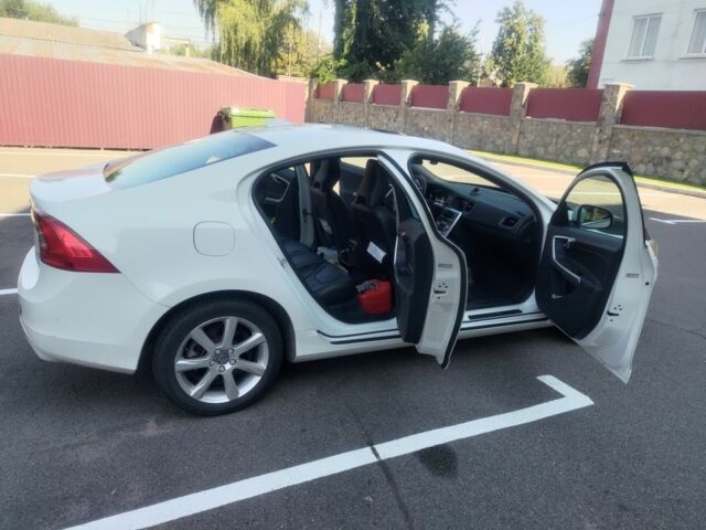 Білий Вольво С60, об'ємом двигуна 2 л та пробігом 133 тис. км за 11500 $, фото 5 на Automoto.ua