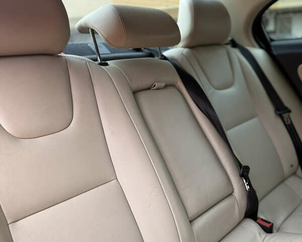 Белый Вольво С60, объемом двигателя 2 л и пробегом 211 тыс. км за 12100 $, фото 3 на Automoto.ua