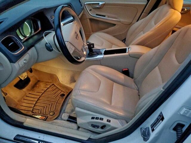 Білий Вольво С60, об'ємом двигуна 2 л та пробігом 86 тис. км за 2000 $, фото 6 на Automoto.ua