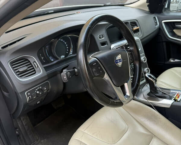 Белый Вольво С60, объемом двигателя 2 л и пробегом 211 тыс. км за 12100 $, фото 8 на Automoto.ua