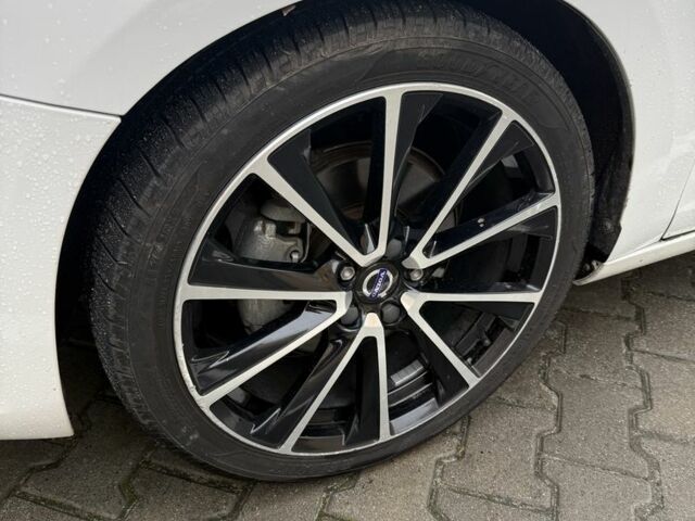 Белый Вольво С60, объемом двигателя 2 л и пробегом 211 тыс. км за 12100 $, фото 10 на Automoto.ua