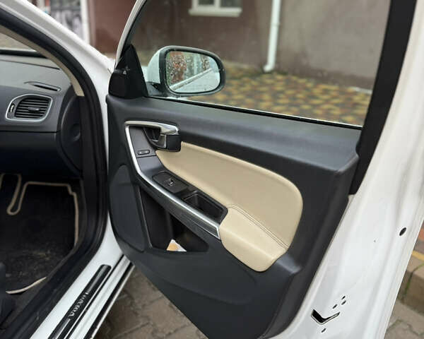 Белый Вольво С60, объемом двигателя 2 л и пробегом 211 тыс. км за 12100 $, фото 20 на Automoto.ua