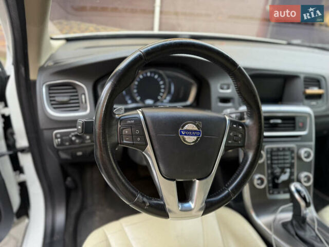 Белый Вольво С60, объемом двигателя 2 л и пробегом 211 тыс. км за 12100 $, фото 21 на Automoto.ua