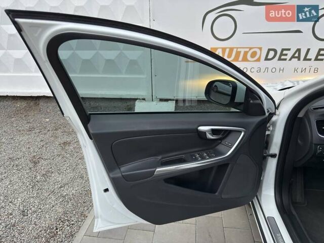 Белый Вольво С60, объемом двигателя 1.97 л и пробегом 158 тыс. км за 15500 $, фото 13 на Automoto.ua