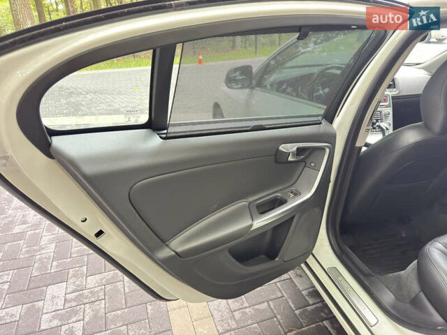 Белый Вольво С60, объемом двигателя 1.97 л и пробегом 150 тыс. км за 15500 $, фото 33 на Automoto.ua