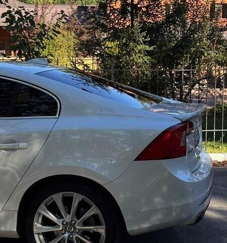 Белый Вольво С60, объемом двигателя 1.97 л и пробегом 99 тыс. км за 15600 $, фото 2 на Automoto.ua