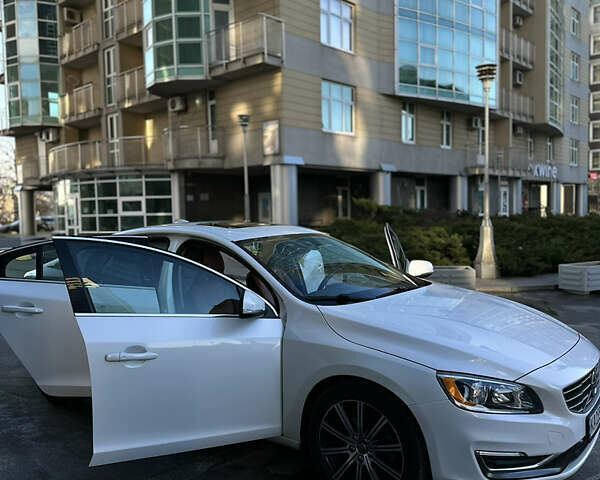 Белый Вольво С60, объемом двигателя 1.97 л и пробегом 140 тыс. км за 16000 $, фото 9 на Automoto.ua