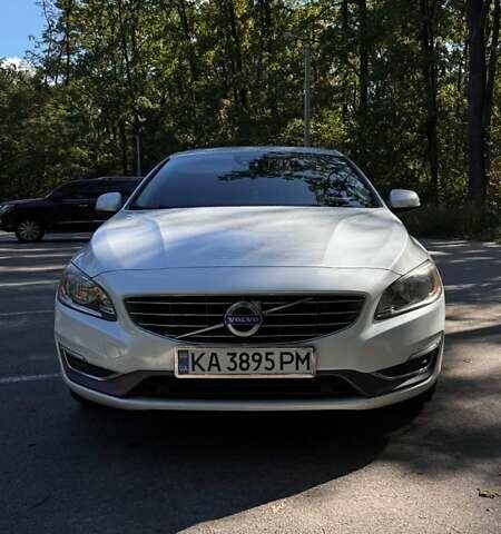 Белый Вольво С60, объемом двигателя 1.97 л и пробегом 99 тыс. км за 15600 $, фото 4 на Automoto.ua