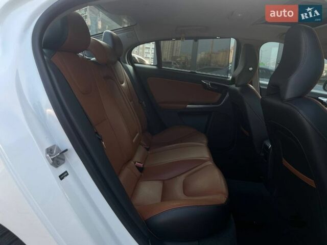 Білий Вольво С60, об'ємом двигуна 1.97 л та пробігом 73 тис. км за 15990 $, фото 10 на Automoto.ua