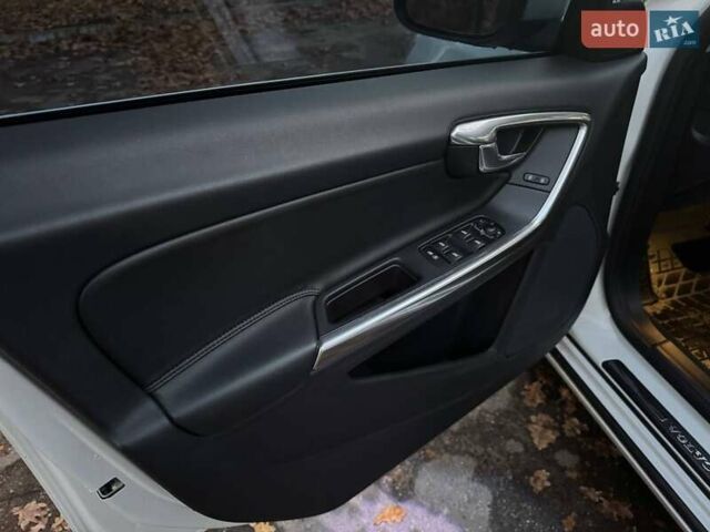 Белый Вольво С60, объемом двигателя 2 л и пробегом 180 тыс. км за 16999 $, фото 15 на Automoto.ua