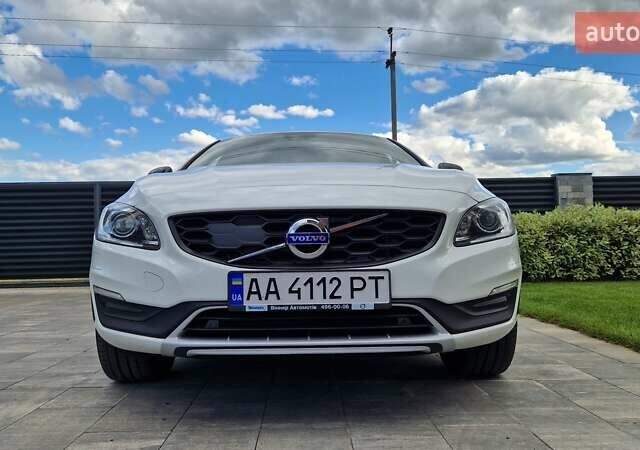 Белый Вольво С60, объемом двигателя 1.97 л и пробегом 51 тыс. км за 24000 $, фото 1 на Automoto.ua