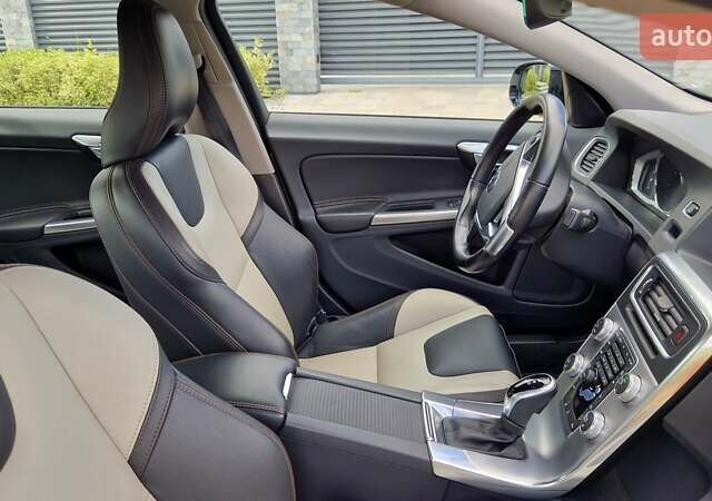 Белый Вольво С60, объемом двигателя 1.97 л и пробегом 51 тыс. км за 24000 $, фото 6 на Automoto.ua