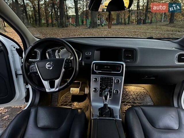 Белый Вольво С60, объемом двигателя 2 л и пробегом 180 тыс. км за 16999 $, фото 25 на Automoto.ua