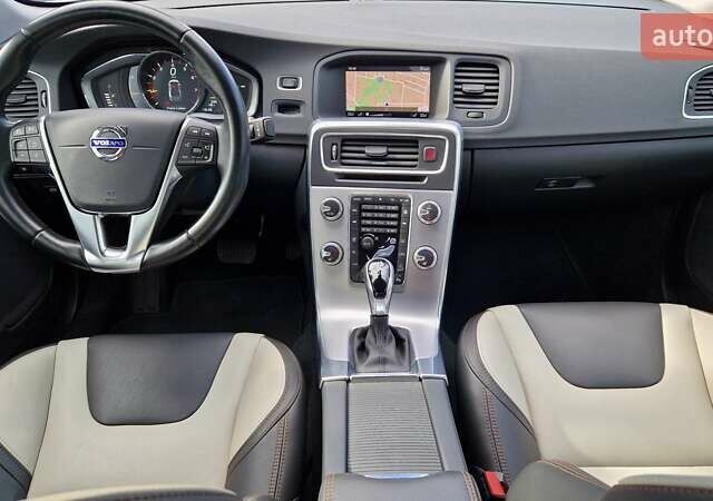 Белый Вольво С60, объемом двигателя 1.97 л и пробегом 51 тыс. км за 24000 $, фото 9 на Automoto.ua