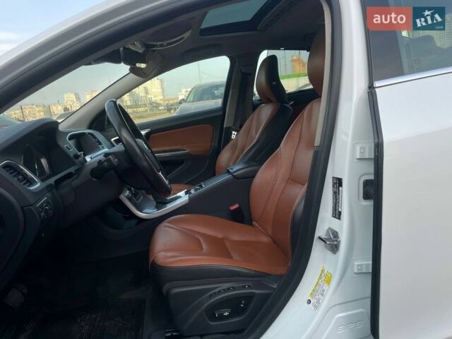 Білий Вольво С60, об'ємом двигуна 1.97 л та пробігом 73 тис. км за 15990 $, фото 8 на Automoto.ua