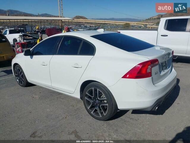 Белый Вольво С60, объемом двигателя 2 л и пробегом 147 тыс. км за 8400 $, фото 2 на Automoto.ua