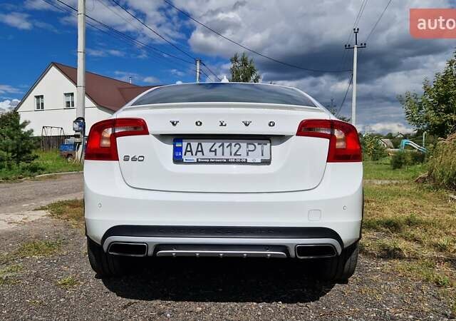 Белый Вольво С60, объемом двигателя 1.97 л и пробегом 51 тыс. км за 24000 $, фото 4 на Automoto.ua
