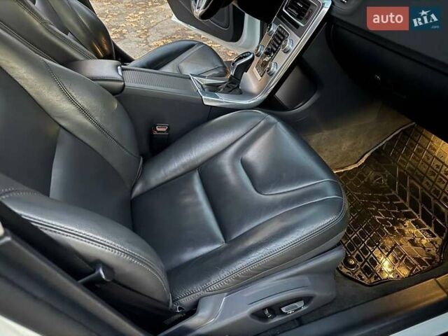 Белый Вольво С60, объемом двигателя 2 л и пробегом 180 тыс. км за 16999 $, фото 21 на Automoto.ua