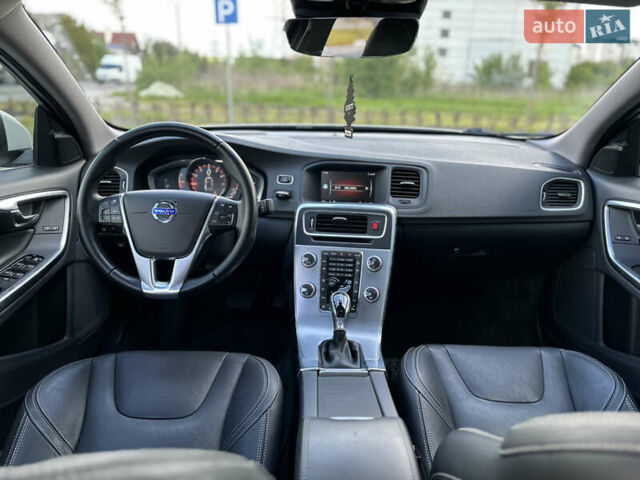 Белый Вольво С60, объемом двигателя 2 л и пробегом 237 тыс. км за 12100 $, фото 13 на Automoto.ua