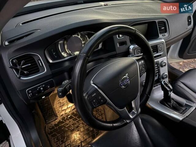 Белый Вольво С60, объемом двигателя 2 л и пробегом 180 тыс. км за 16999 $, фото 16 на Automoto.ua