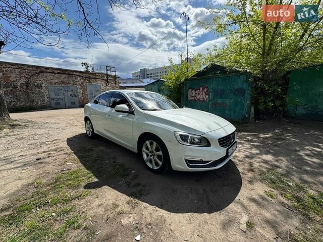Белый Вольво С60, объемом двигателя 2 л и пробегом 185 тыс. км за 15700 $, фото 8 на Automoto.ua