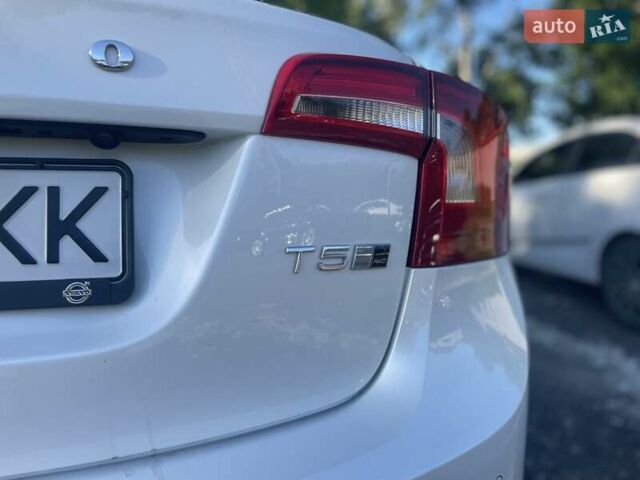 Білий Вольво С60, об'ємом двигуна 1.97 л та пробігом 77 тис. км за 15300 $, фото 9 на Automoto.ua