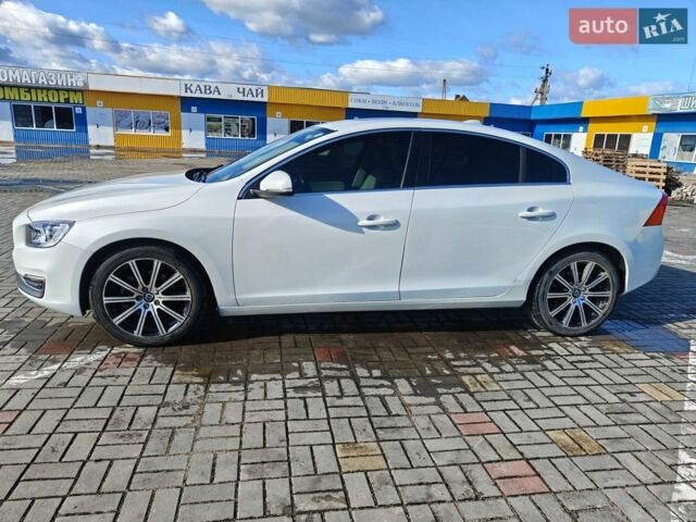 Белый Вольво С60, объемом двигателя 2 л и пробегом 206 тыс. км за 12999 $, фото 1 на Automoto.ua