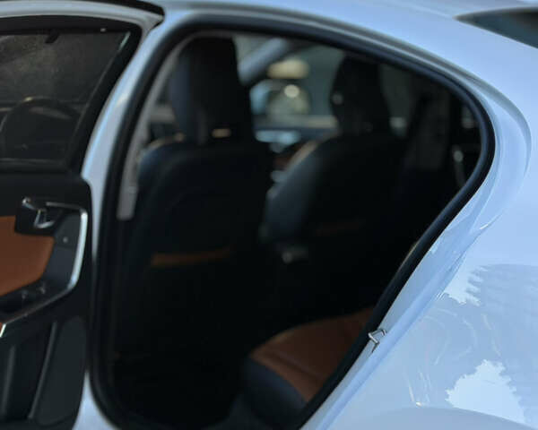 Белый Вольво С60, объемом двигателя 1.97 л и пробегом 140 тыс. км за 16000 $, фото 4 на Automoto.ua