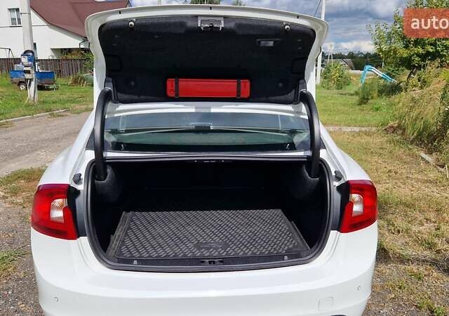 Белый Вольво С60, объемом двигателя 1.97 л и пробегом 51 тыс. км за 24000 $, фото 5 на Automoto.ua