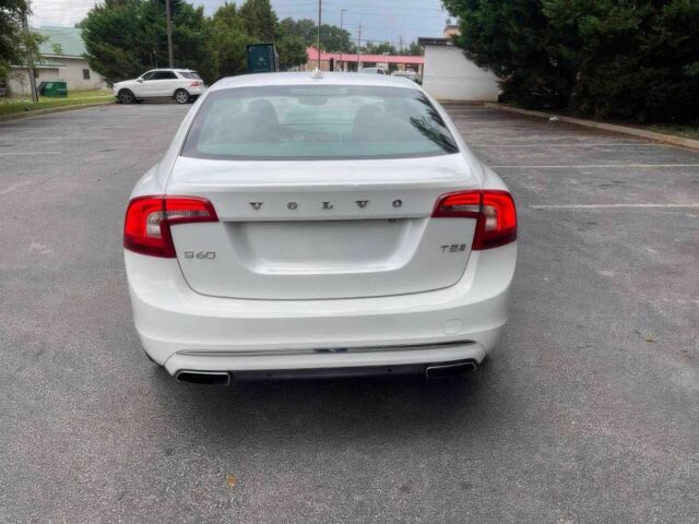 Белый Вольво С60, объемом двигателя 2 л и пробегом 31 тыс. км за 10200 $, фото 4 на Automoto.ua